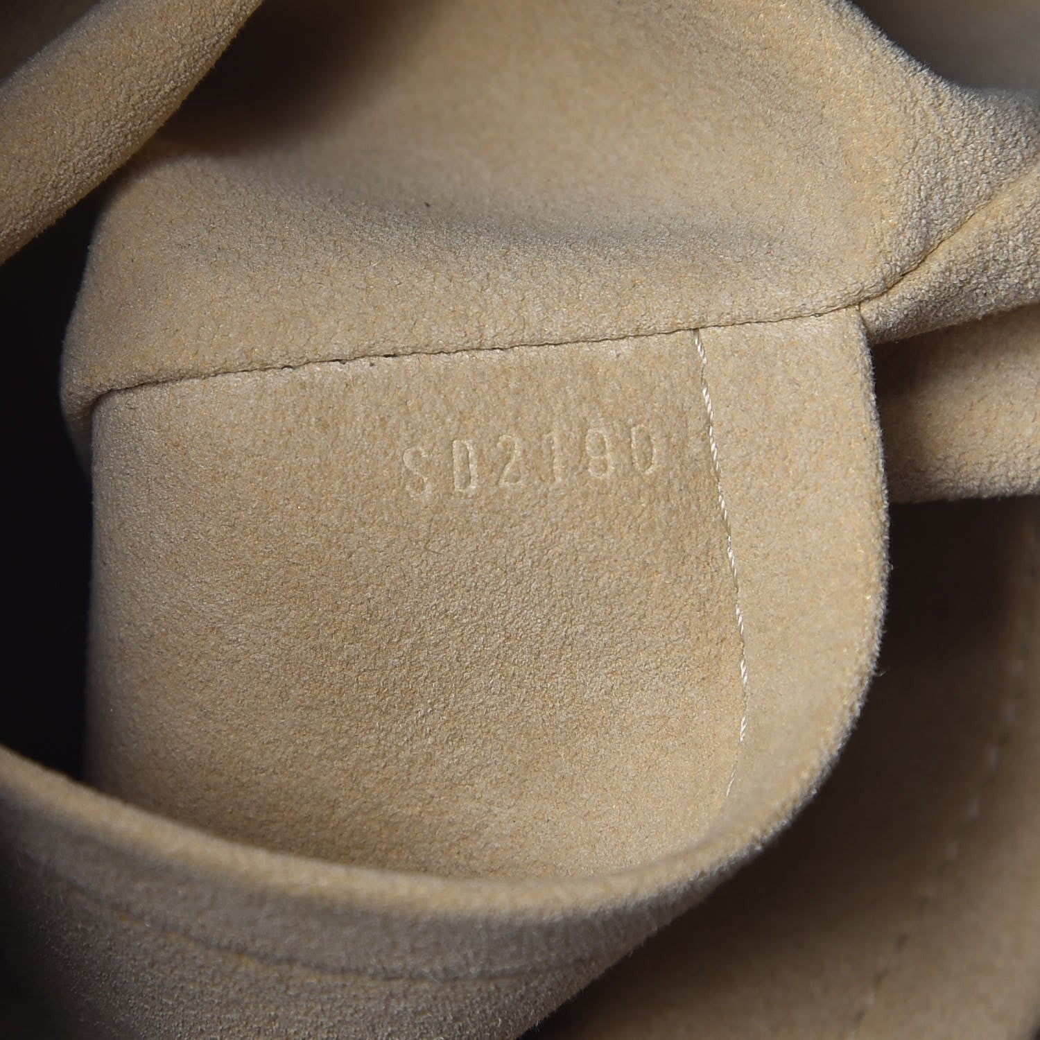 Louis Vuitton Monogram Artsy MM 8 of 8