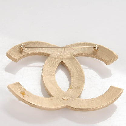 Chanel Pearl Large CC Brooch Gold 3 of 5