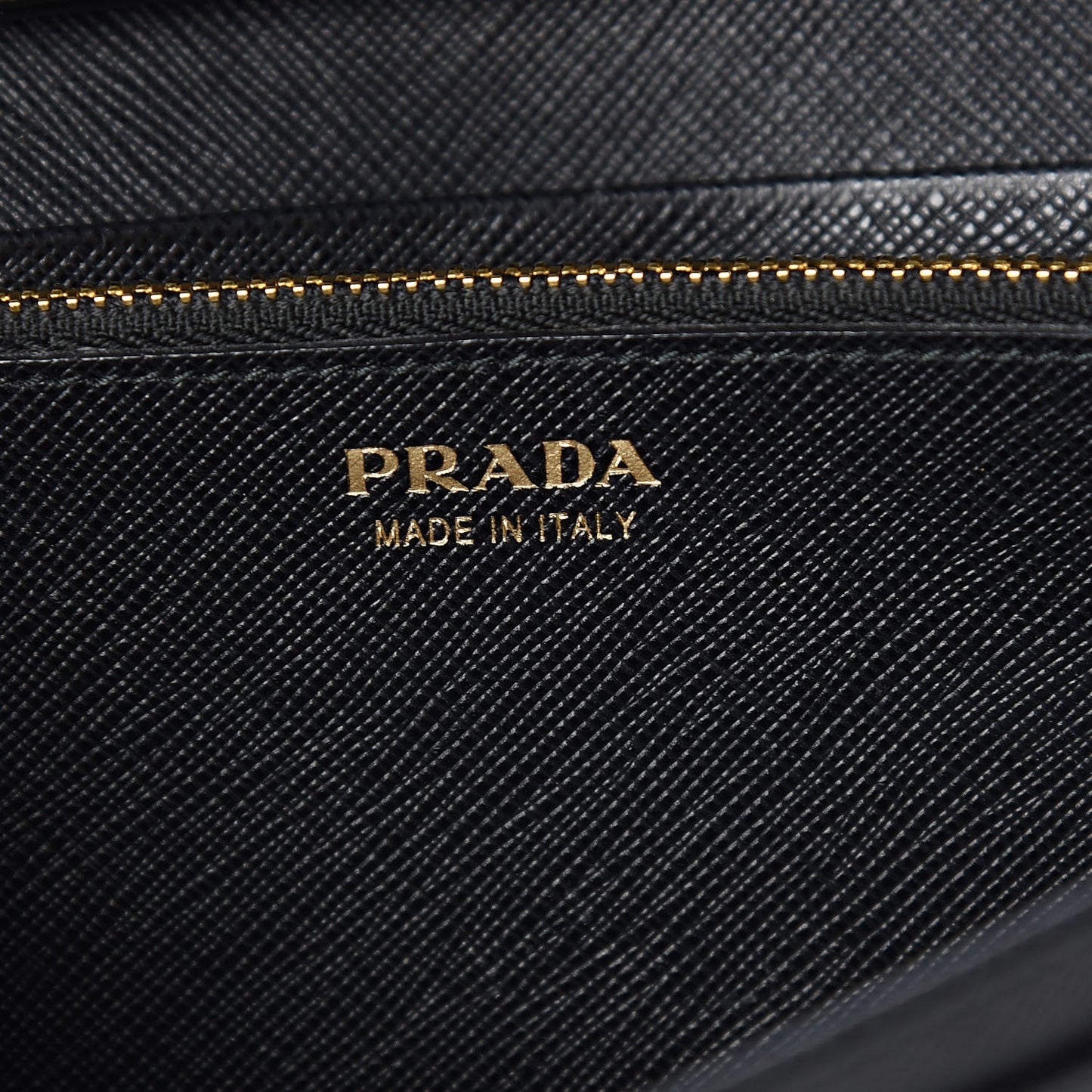 Saffiano Metal Oro Chain Wallet Black