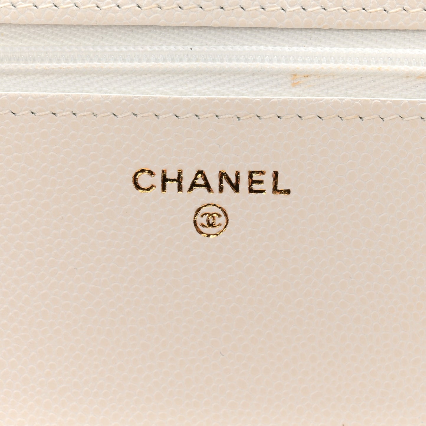 Caviar Quilted Wallet on Chain WOC White