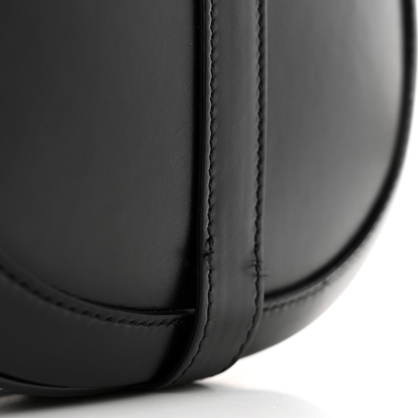 Satinated Calfskin Besace Small 16 Black