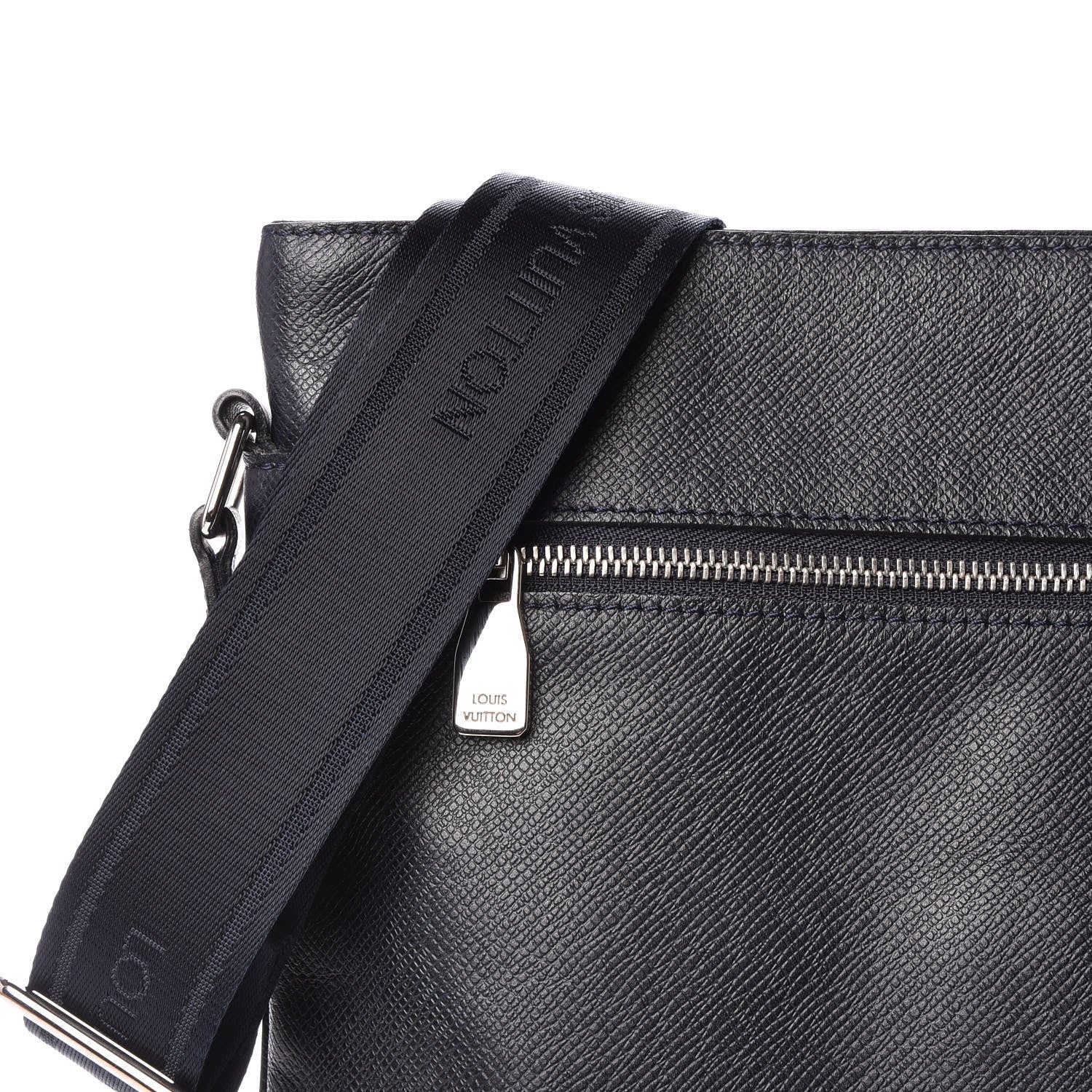 Louis Vuitton Taiga Sasha Messenger Boreal 11 of 11