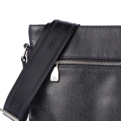 Louis Vuitton Taiga Sasha Messenger Boreal 11 of 11