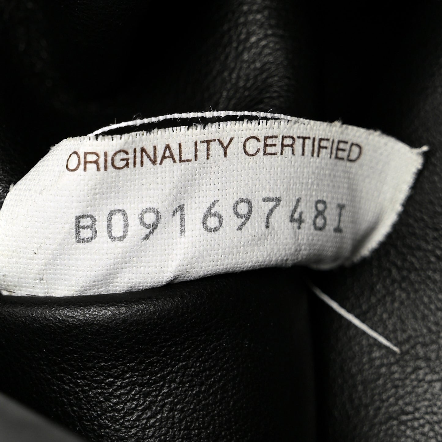 Calfskin The Pouch Chain Black