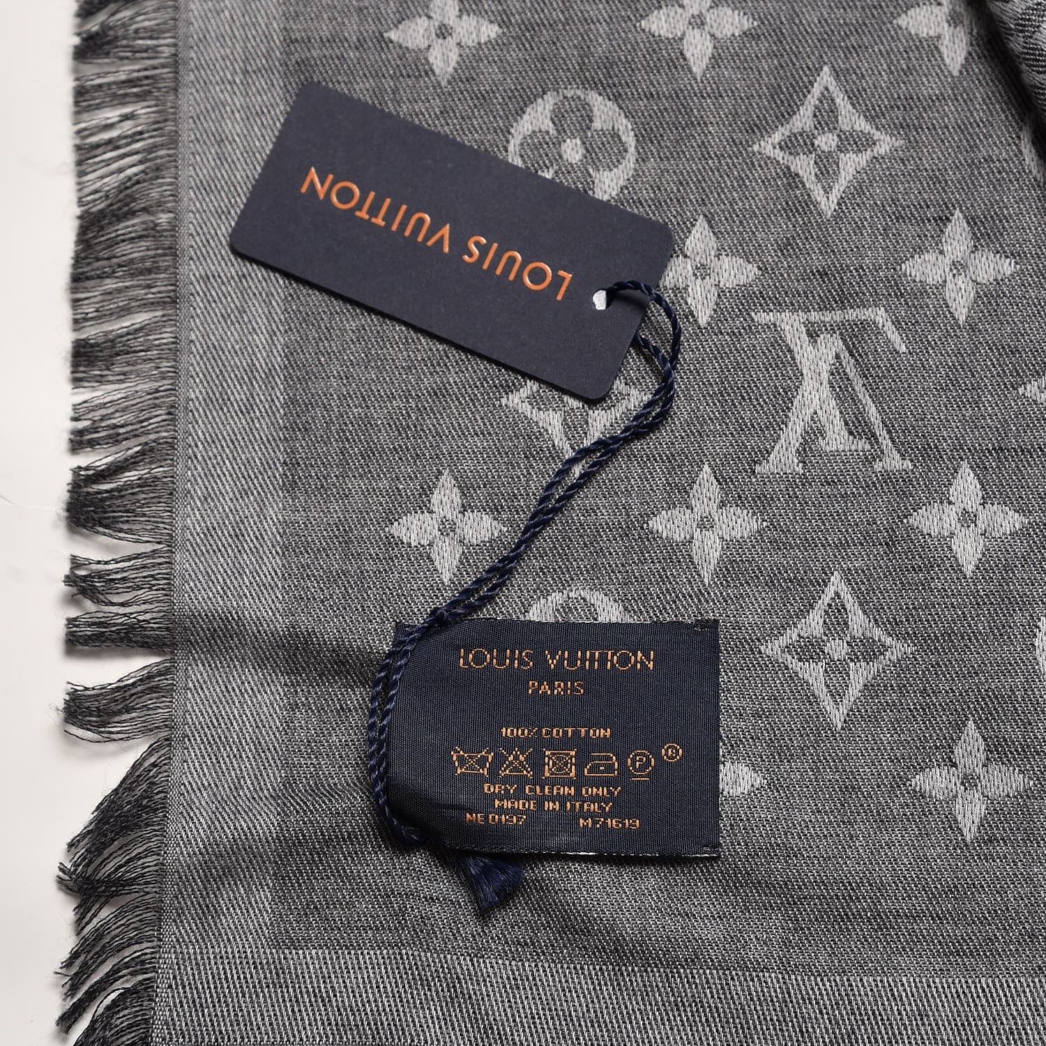 Louis Vuitton Cotton Monogram Essential Stole Gris 4 of 4