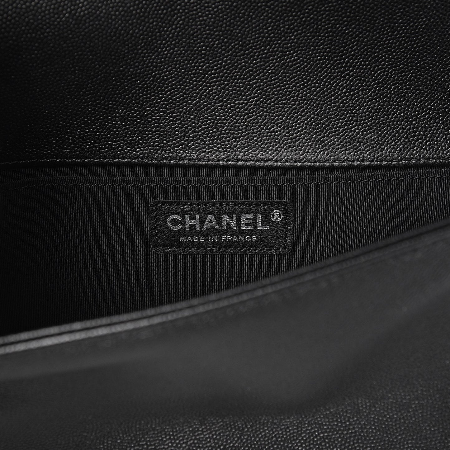 Caviar Quilted Medium Boy Flap So Black