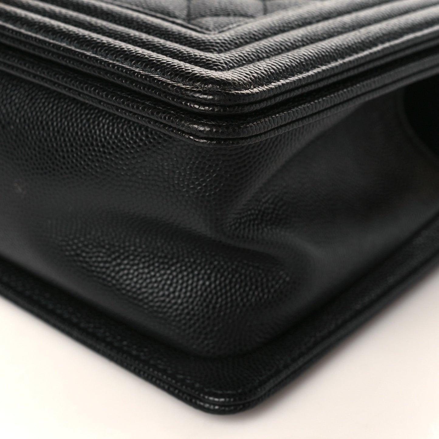 Caviar Quilted Medium Boy Flap Black