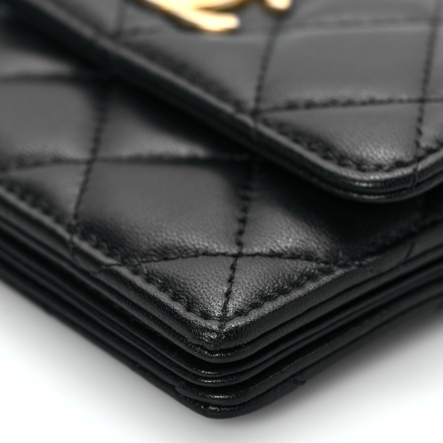 Lambskin Quilted Pearl Crown Clutch With Chain Black