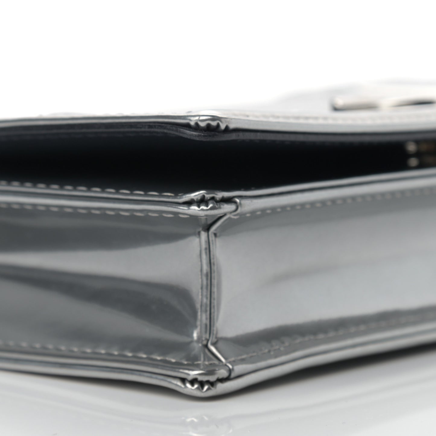 Metallic Micro-Cannage Diorama Wallet on Chain Pouch Argent