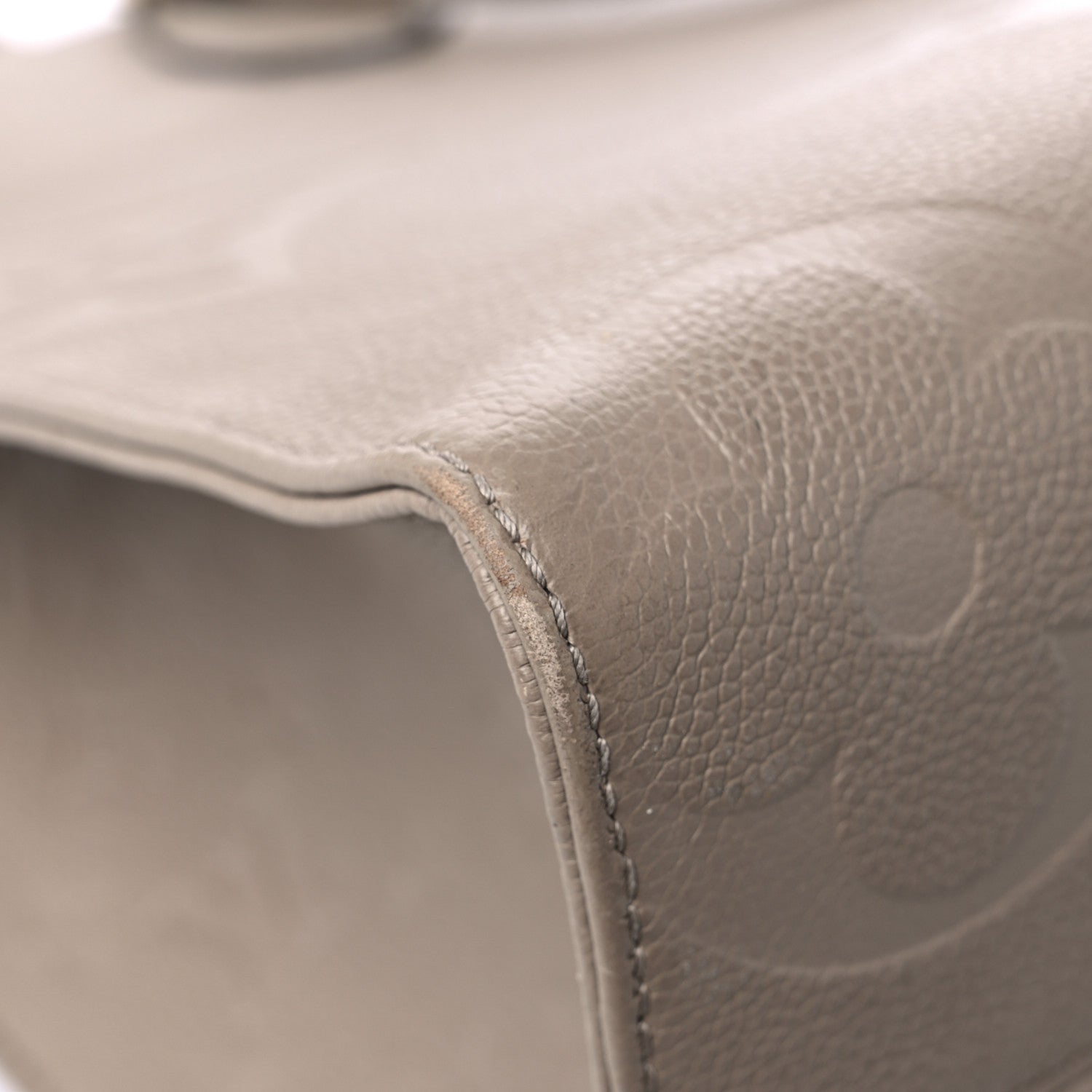 Louis Vuitton Empreinte Monogram Giant Onthego MM Tourterelle 9 of 18
