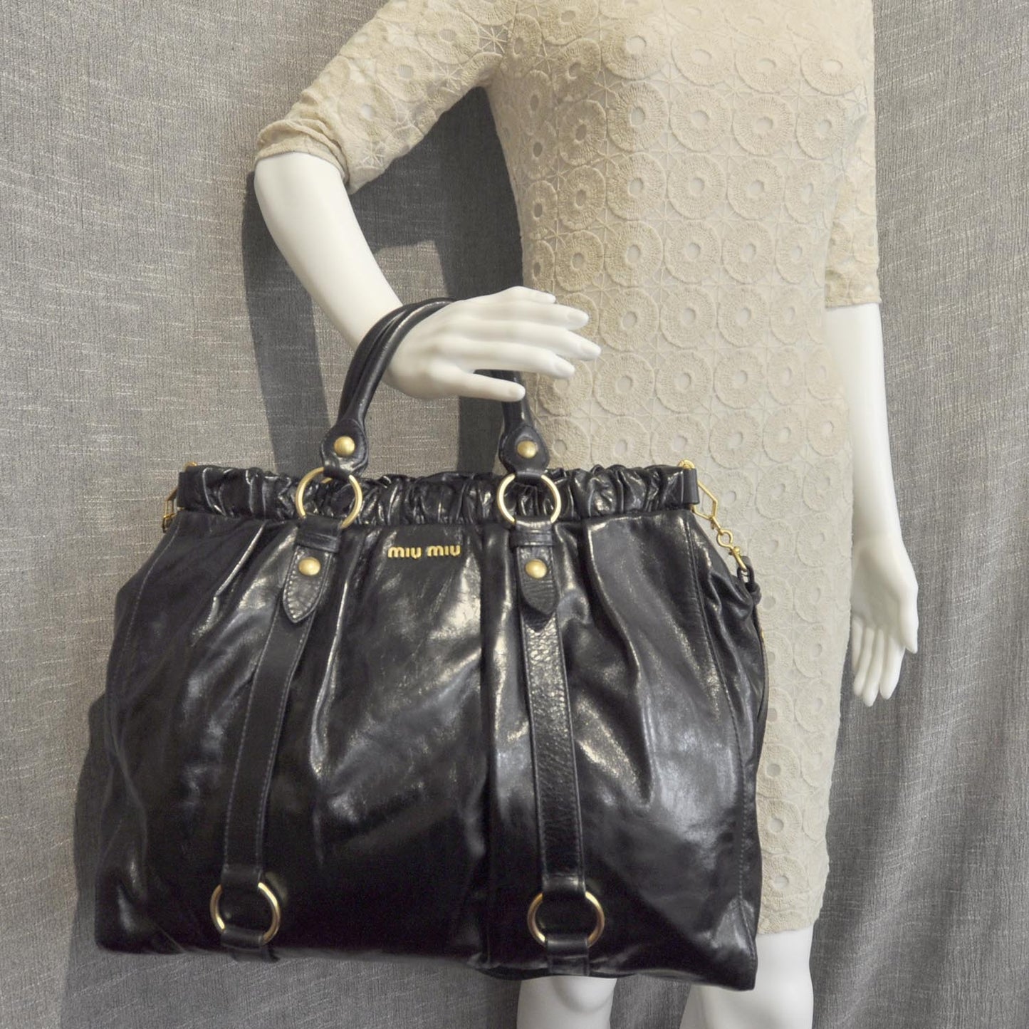 Leather Vitello Lux Gathered Tote Black