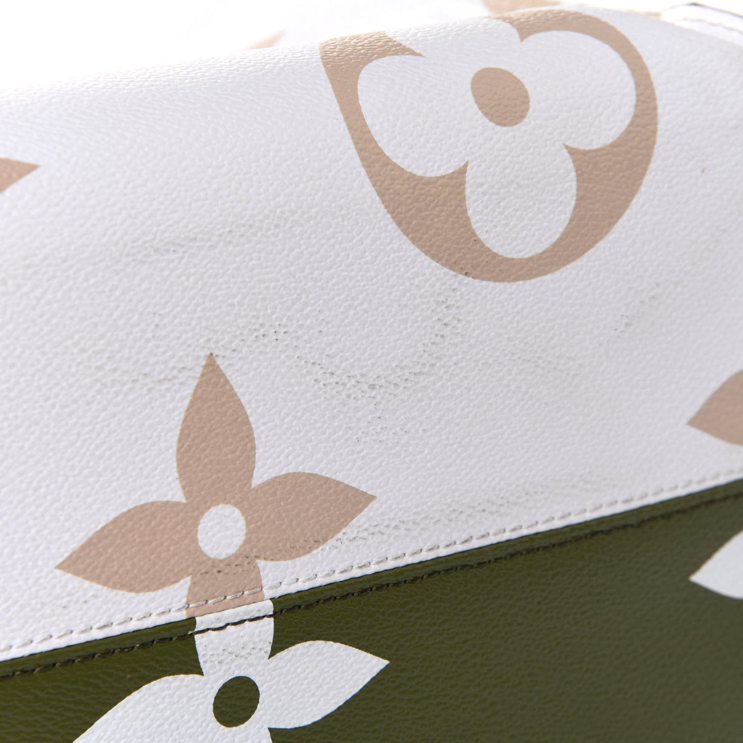Monogram Giant Onthego GM Kaki Beige