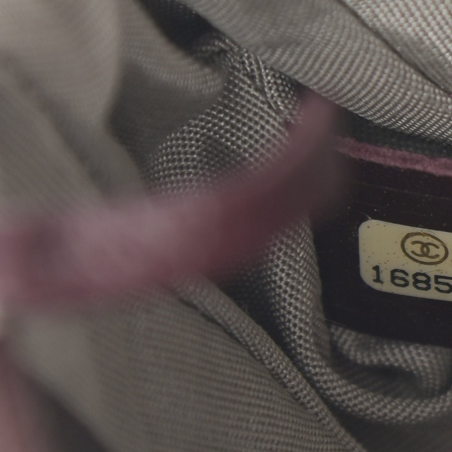 Caviar Half Moon Wallet On Chain WOC Bordeaux