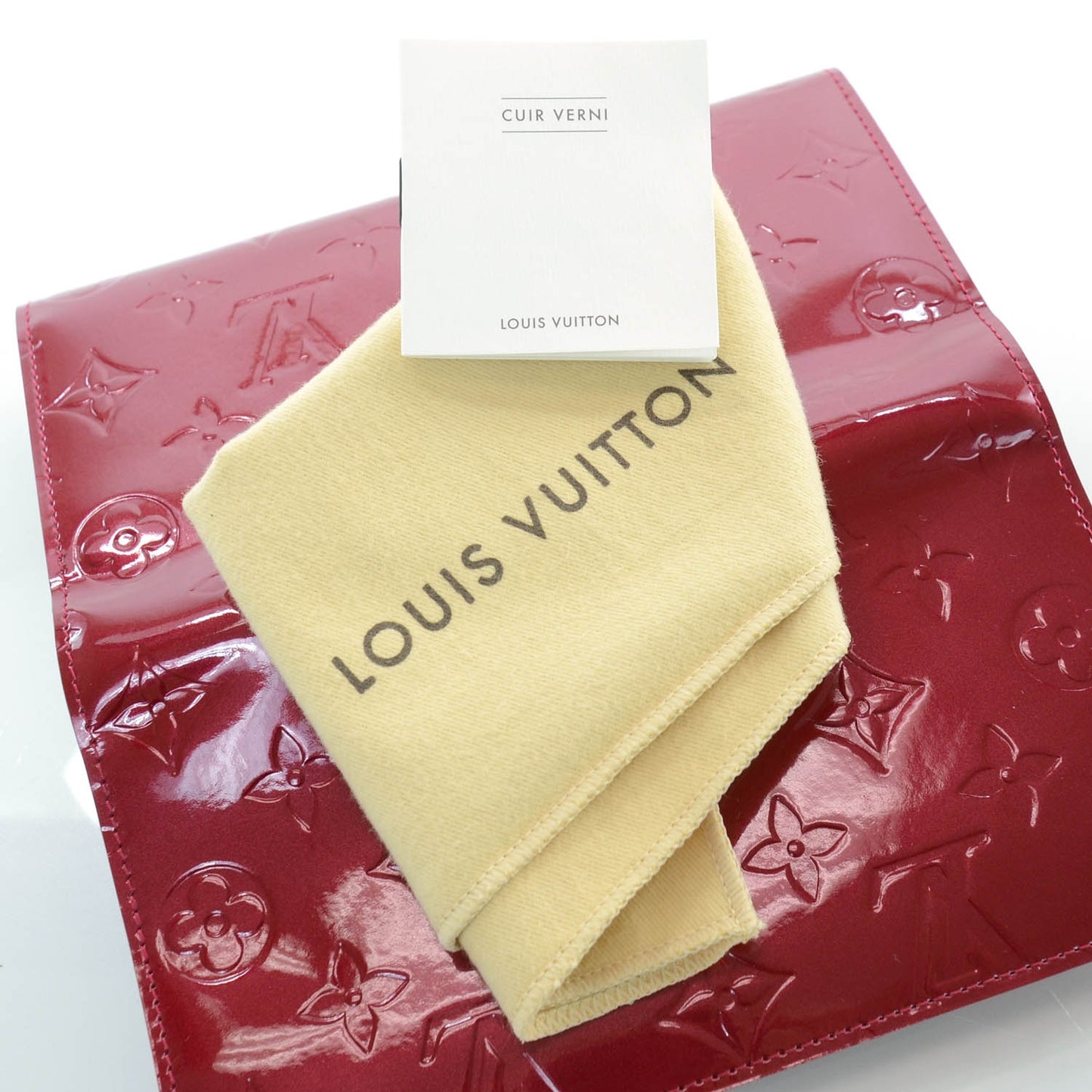 Vernis Porte Tresor International Wallet Pomme D'Amour