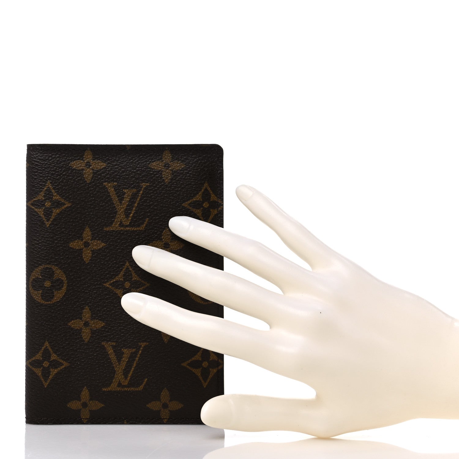 Louis Vuitton Monogram Passport Cover 2 of 7