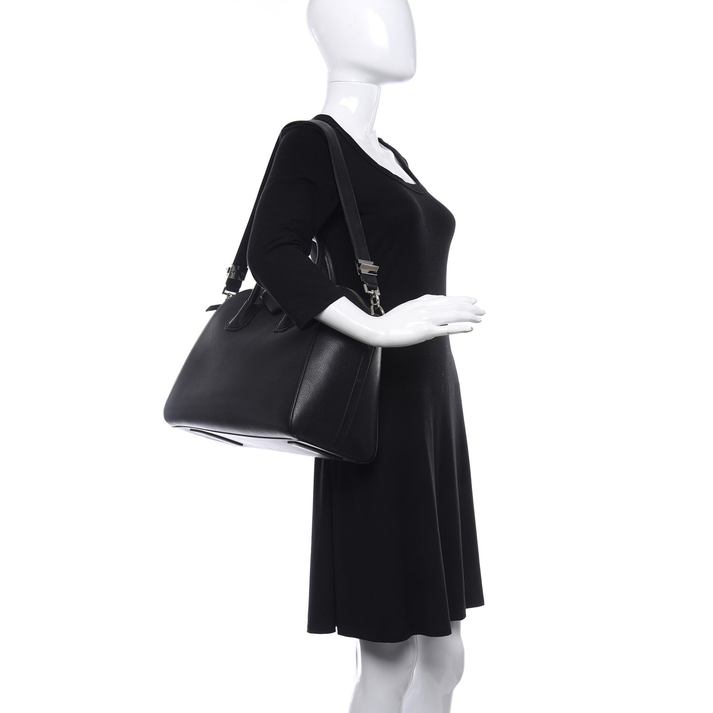 Sugar Goatskin Medium Antigona Black