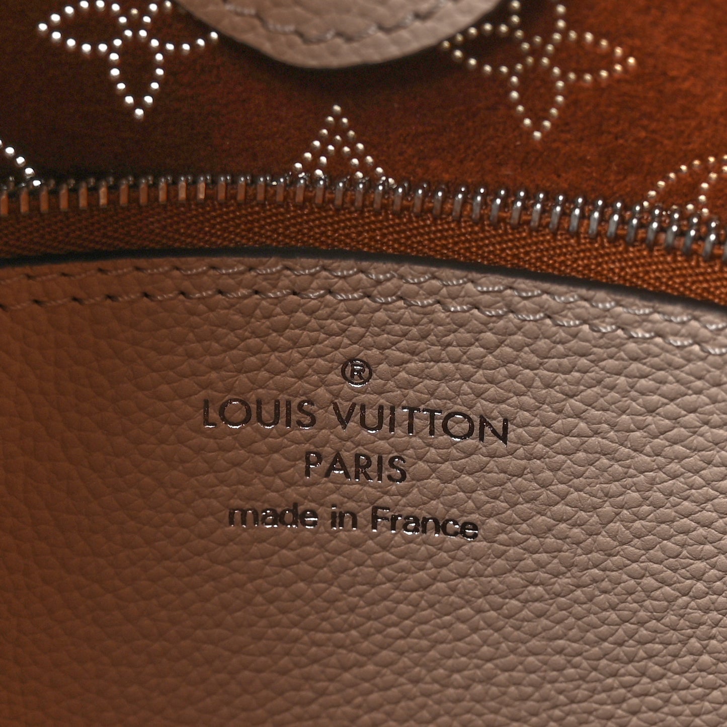 LOUIS VUITTON Mahina Carmel Hobo Creme