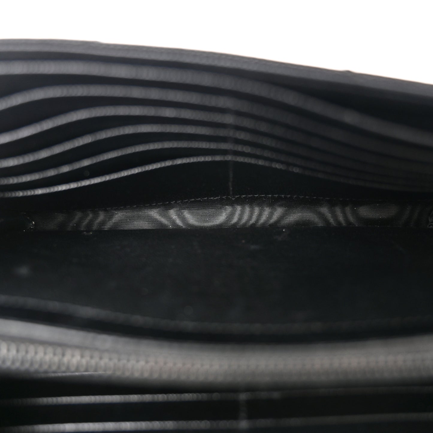 Grain De Poudre Matelasse Chevron Monogram Monochrome Chain Wallet Black