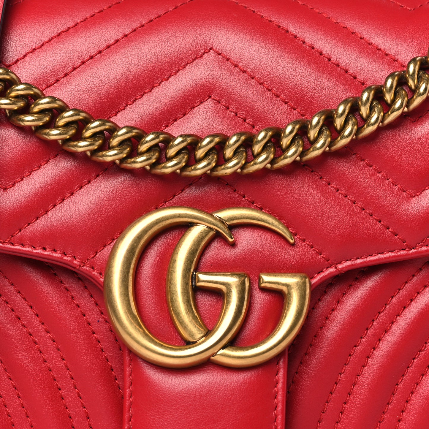 Calfskin Matelasse Small GG Marmont Shoulder Bag Hibiscus Red