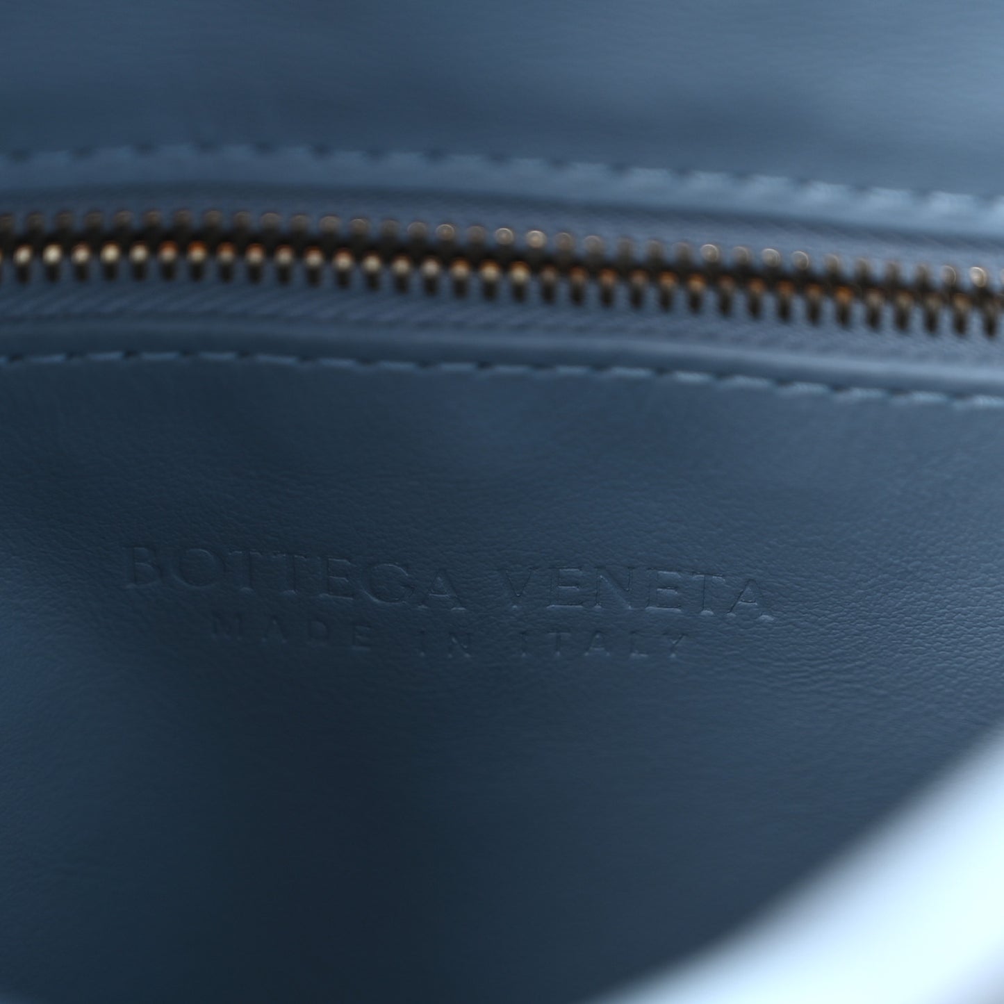 Calfskin Intrecciato Small Hop Ice