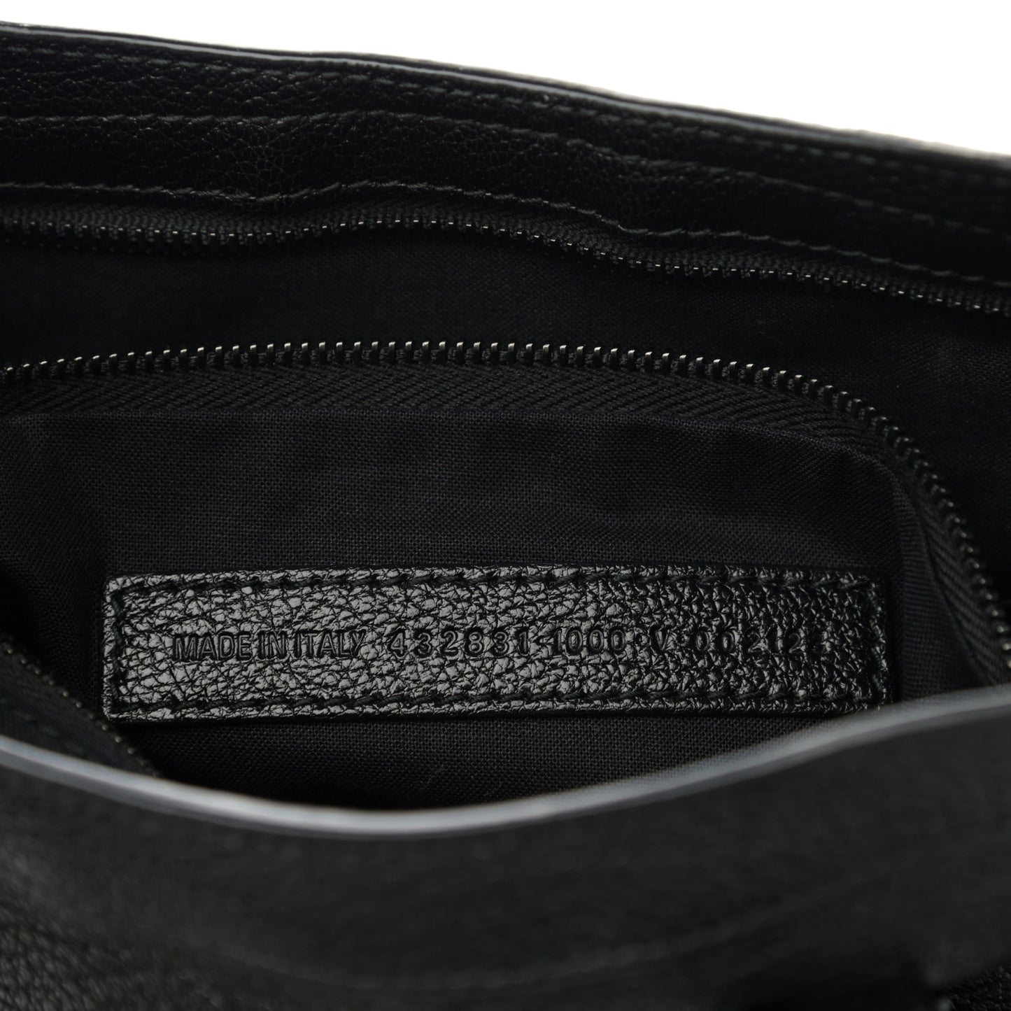 Chevre Black Metallic Edge Hardware S City Black