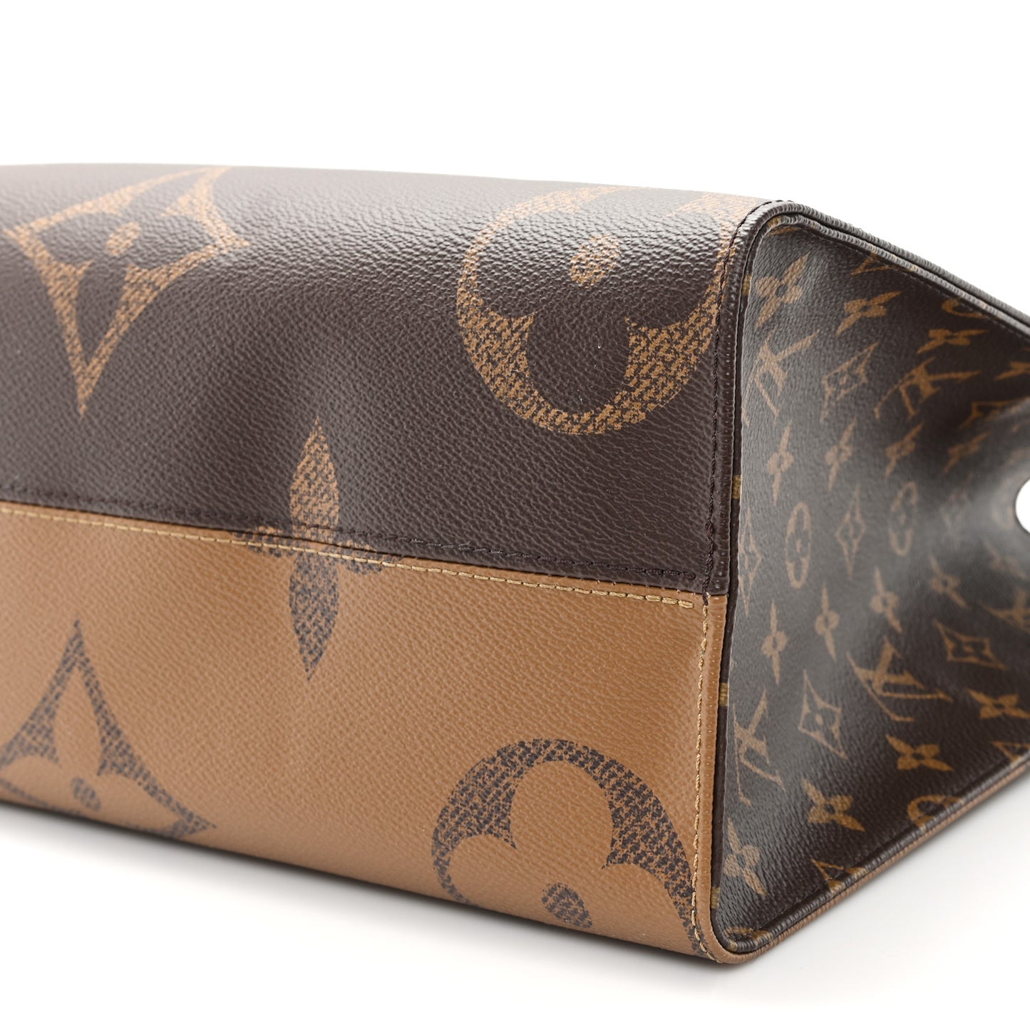 Reverse Monogram Giant Onthego MM