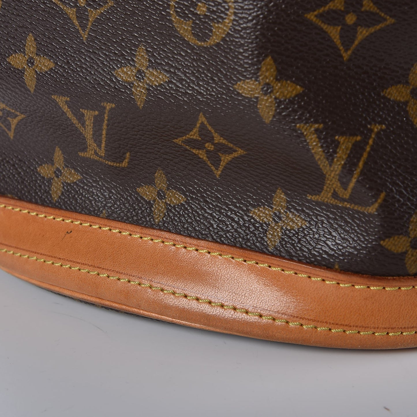Monogram Petit Bucket 23