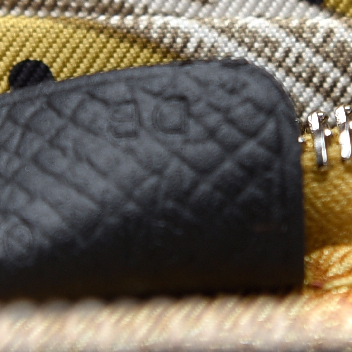 Epsom Silk'in Compact Wallet Black