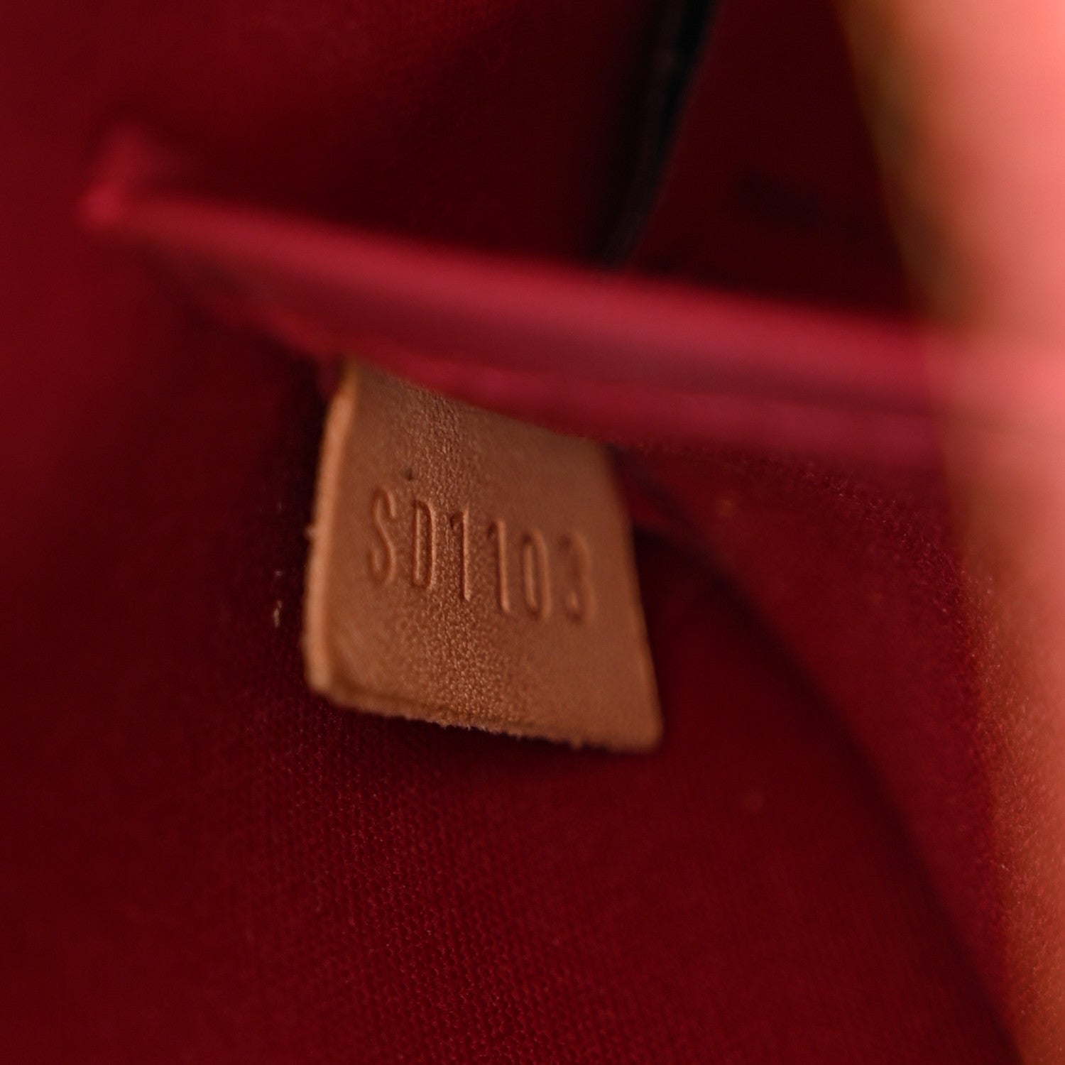 Louis Vuitton Vernis Alma BB Rose Indien 8 of 11