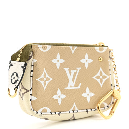 Louis Vuitton Monogram Giant Micro Pochette Accessories Kaki White 3 of 8