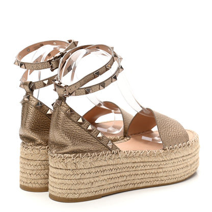 Valentino Garavani Metallic Grained Calfskin Rockstud Ankle Wrap Espadrille Flatform Sandals 38 Skin Natural 4 of 8