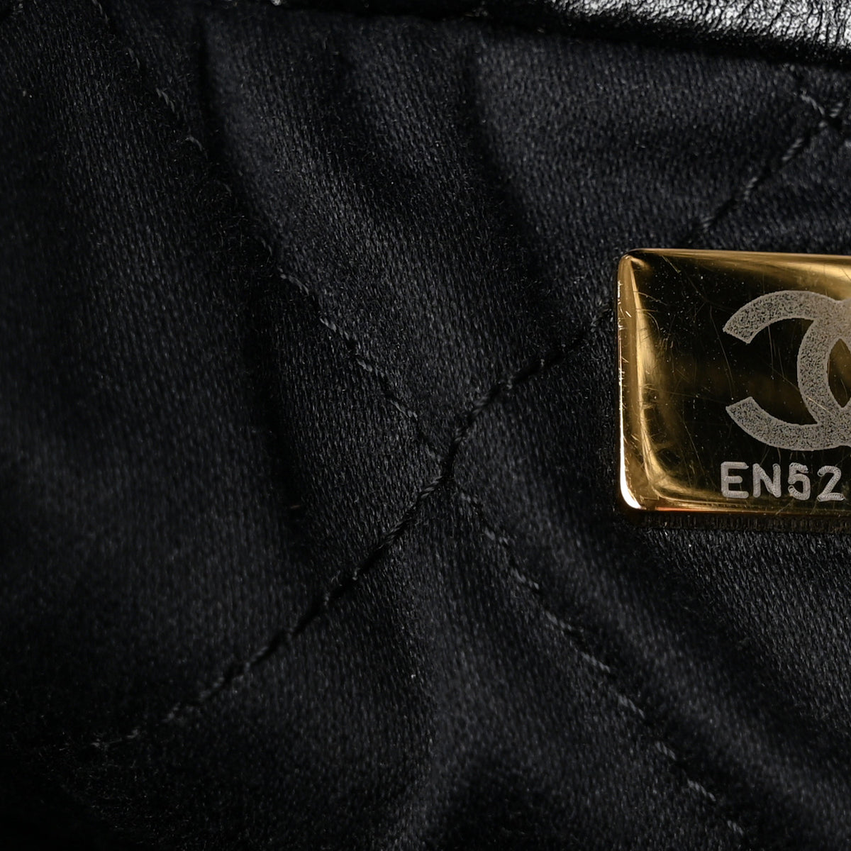 Shiny Crumpled Calfskin Quilted Pearl Mini Chanel 22 Black