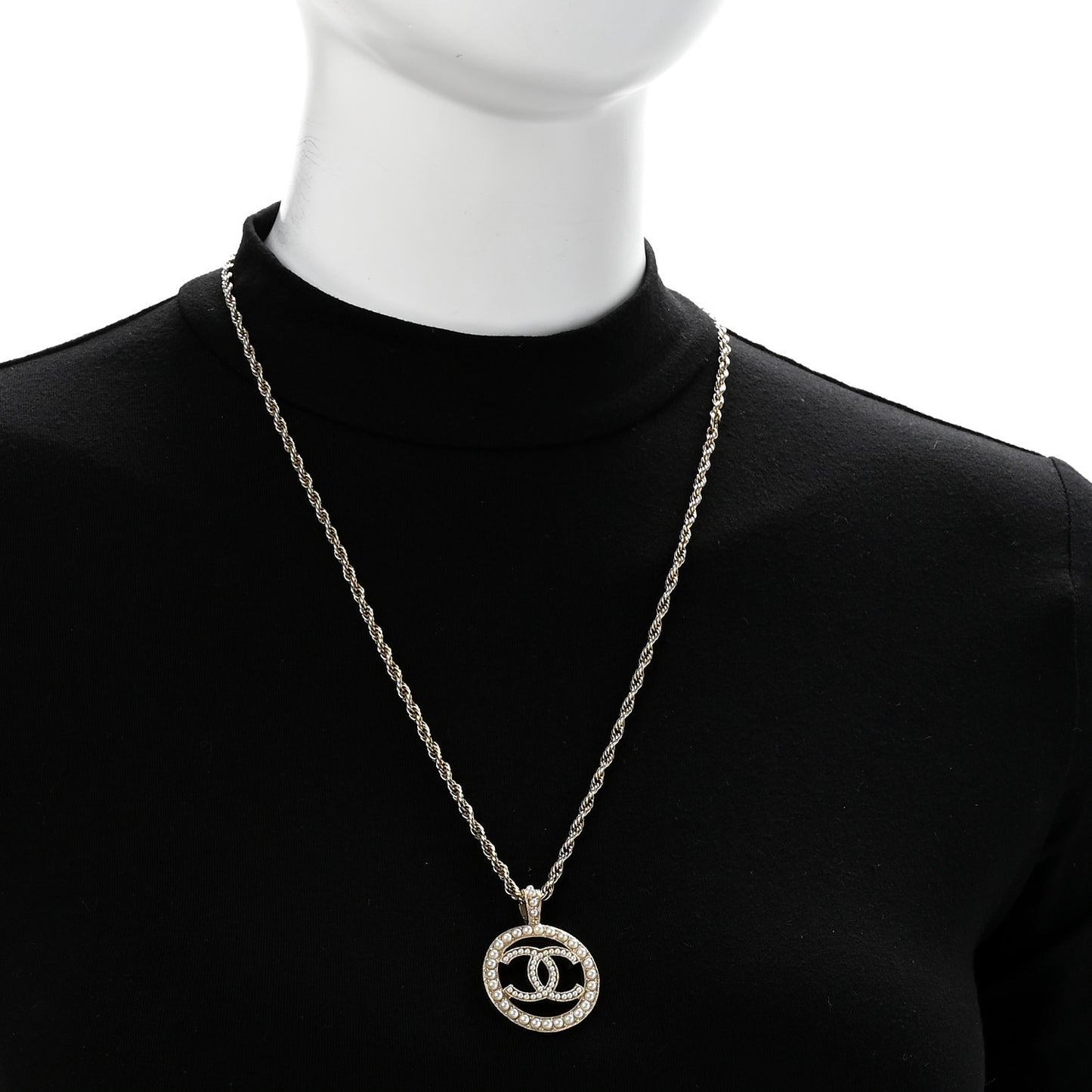 Pearl CC Round Pendant Necklace Gold