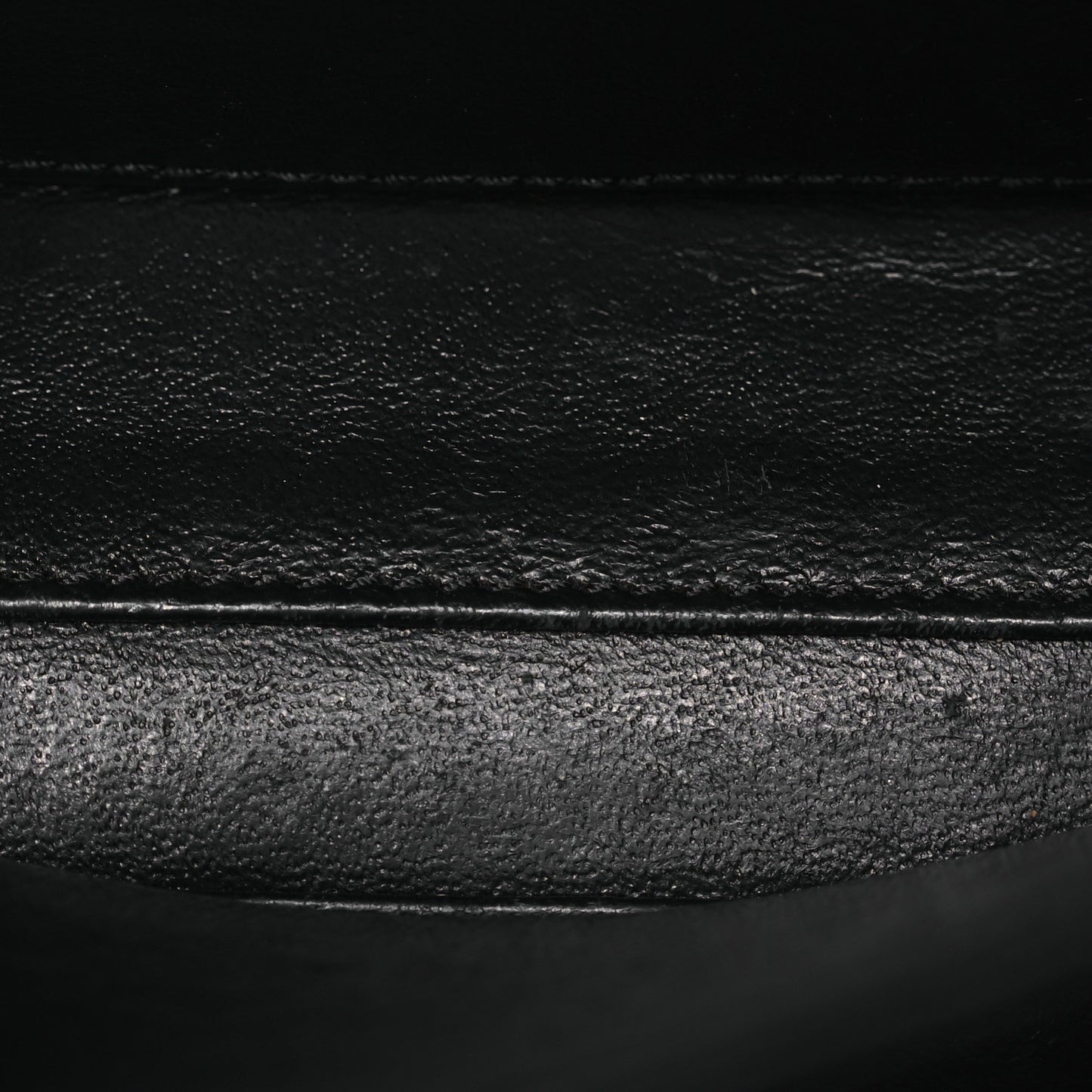 Caviar Quilted Small CC Filigree Vanity Case Black