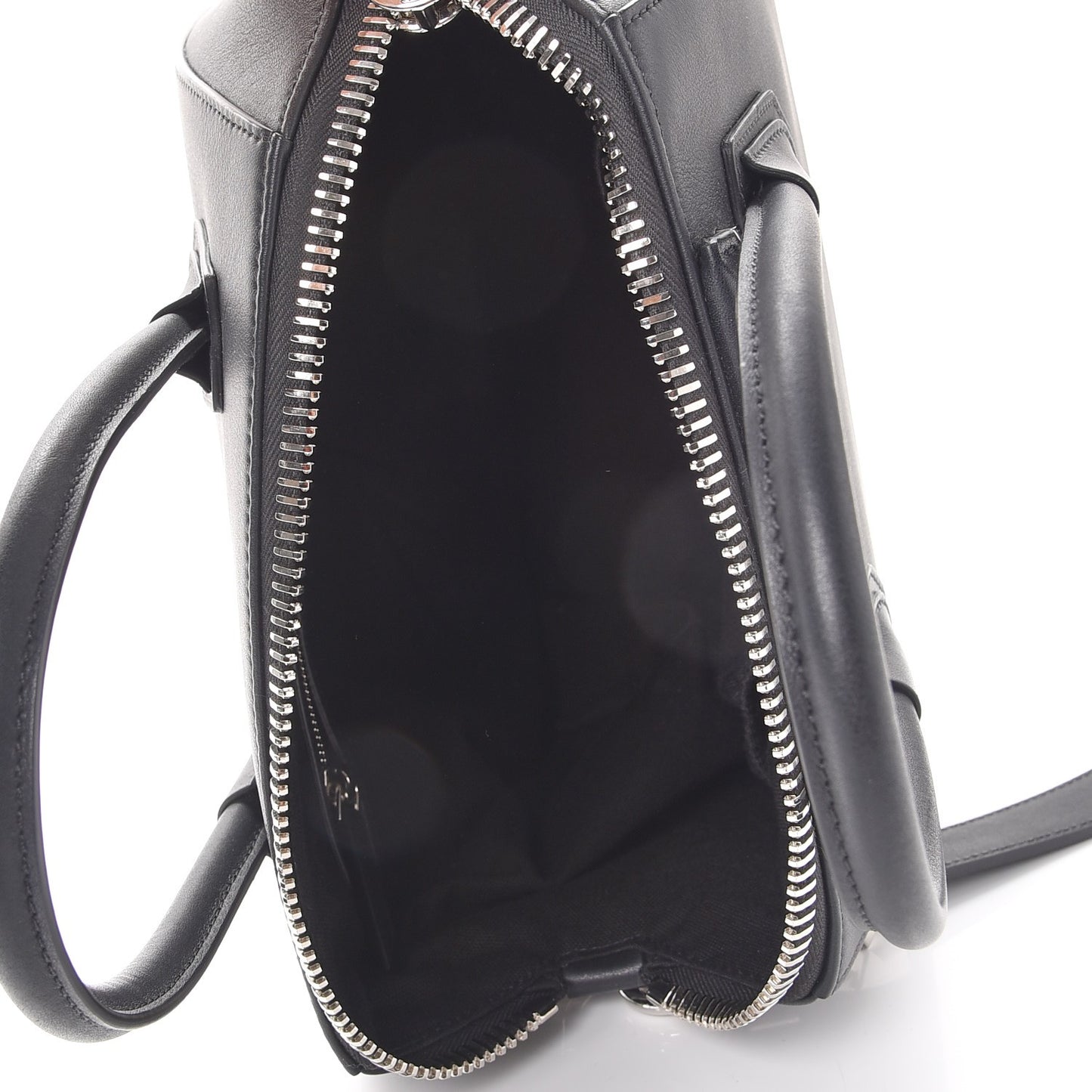 Calfskin Small Antigona Black
