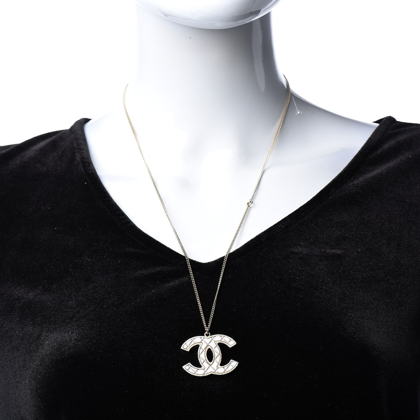 Metal Quilted CC Pendant Necklace Gold White