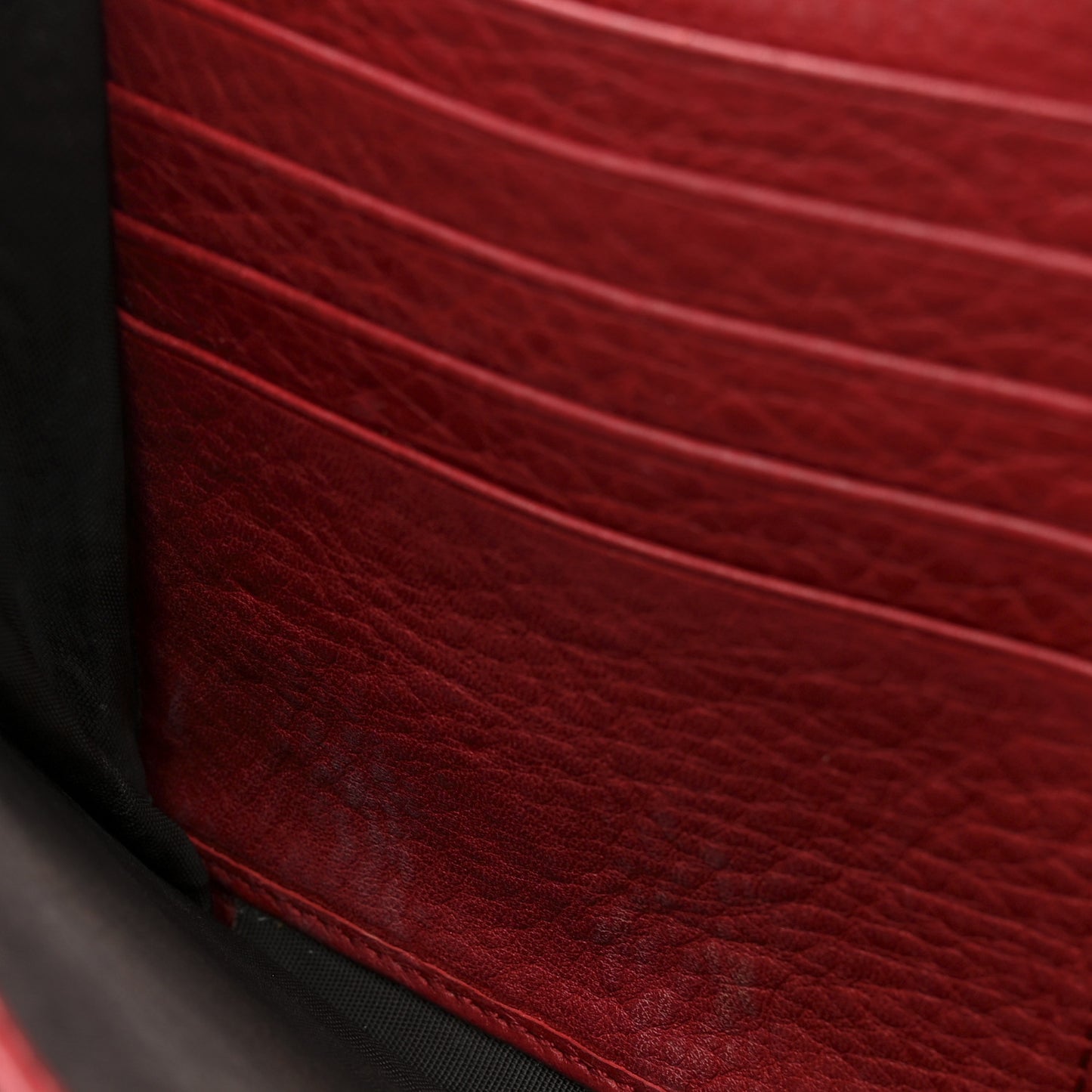 Calfskin Matelasse GG Marmont Chain Wallet Vulcanic Red