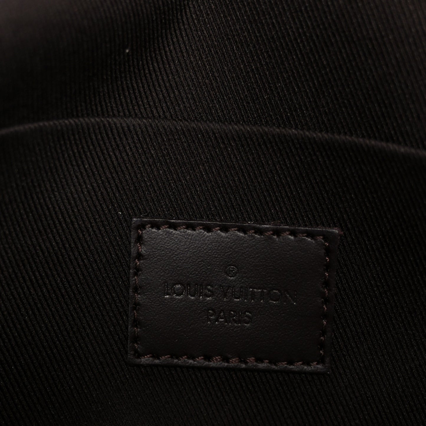 Vernis Pochette Felicie Chain Wallet Amarante