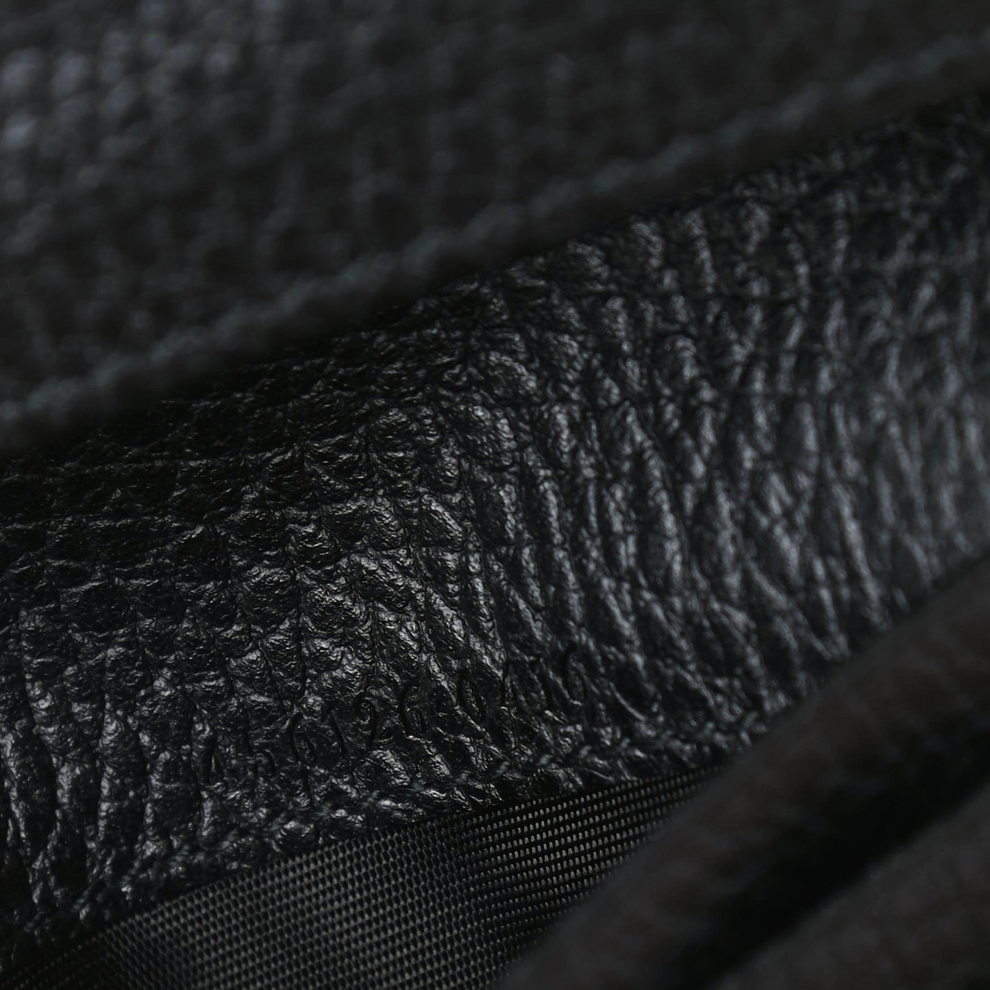 Pebbled Calfskin GG Marmont Card Case Black