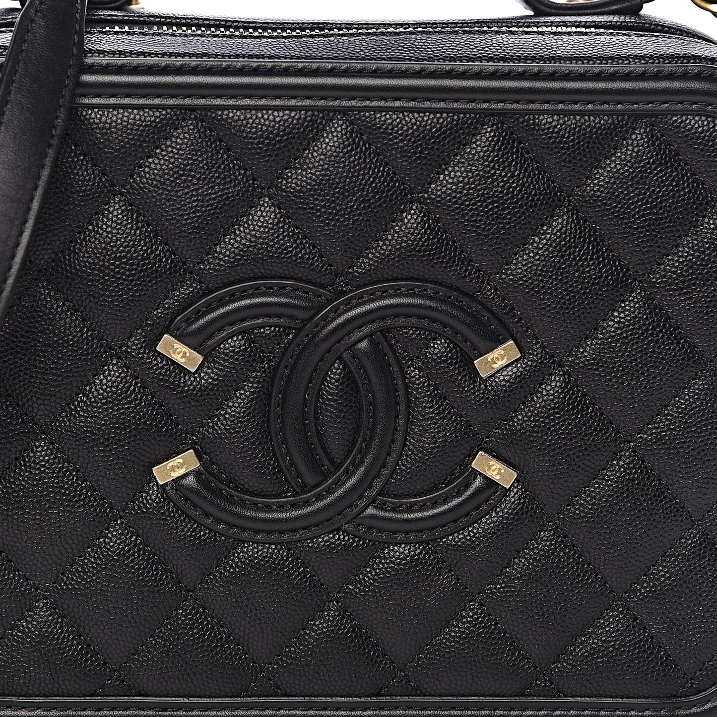 Caviar Quilted Medium CC Filigree Vanity Case Black