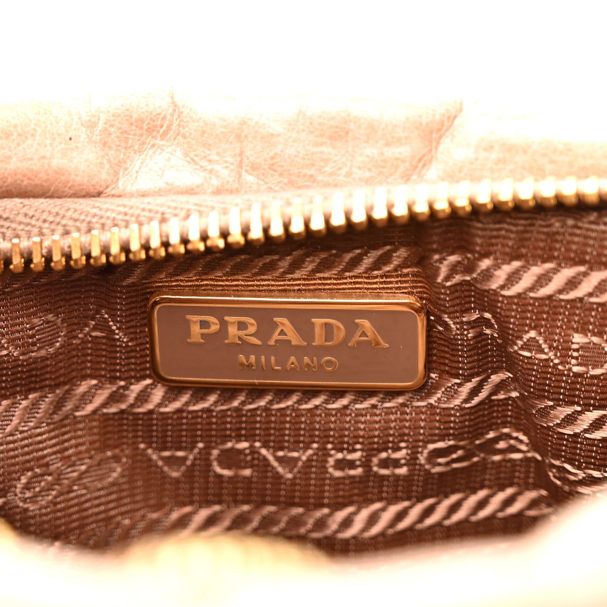 Vitello Shine Bow Wristlet Cammeo