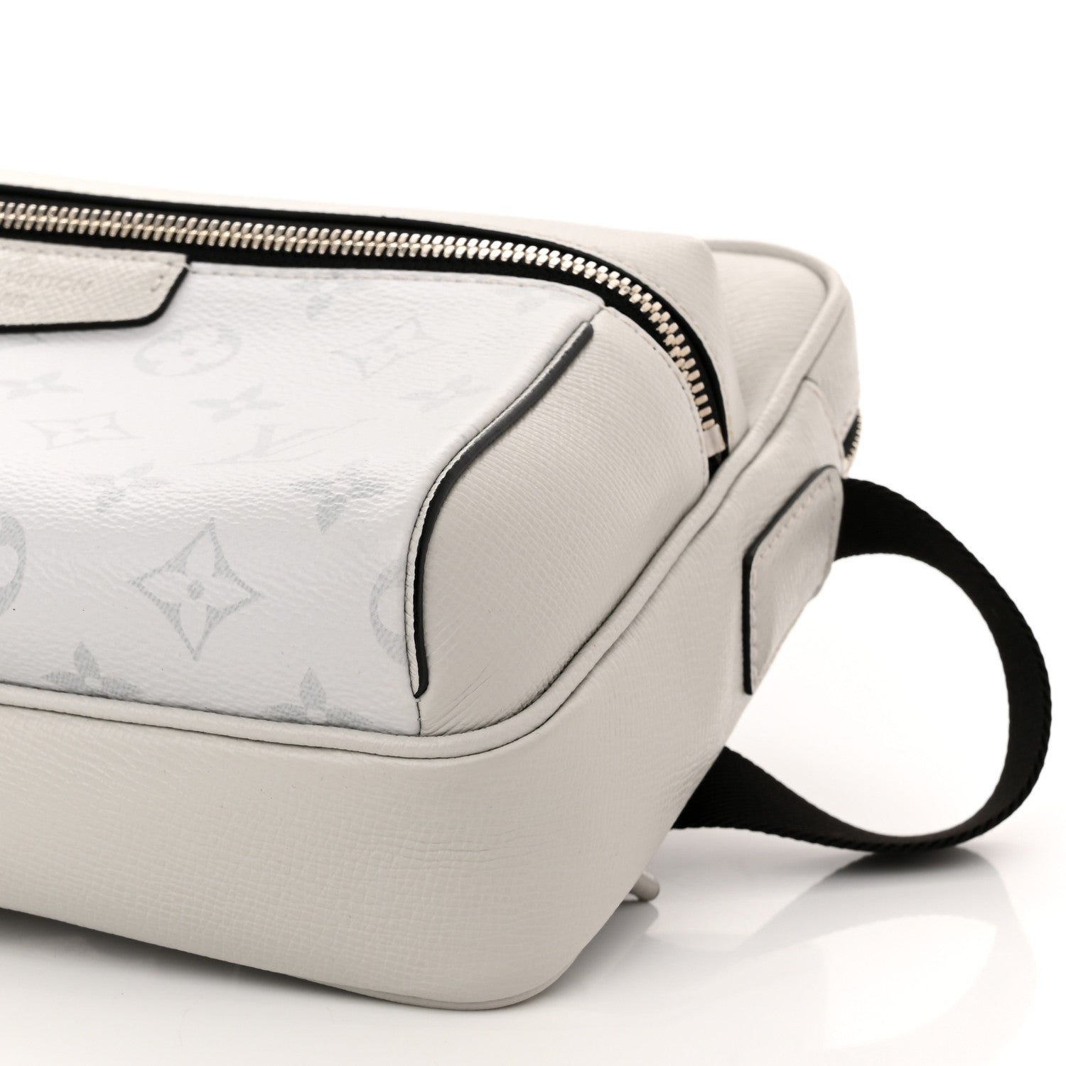 Louis Vuitton Taigarama Outdoor Messenger Antartica 9 of 10