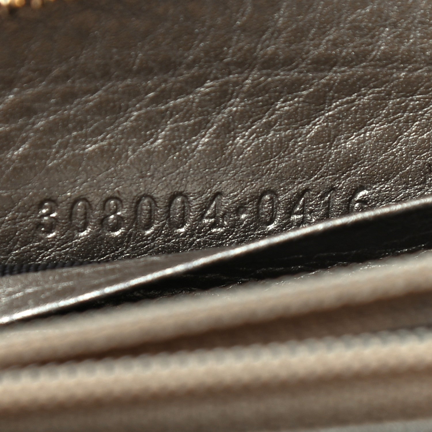 Gucci Metallic Pebbled Calfskin Soho Zip Around Wallet Golden Beige 7 of 7