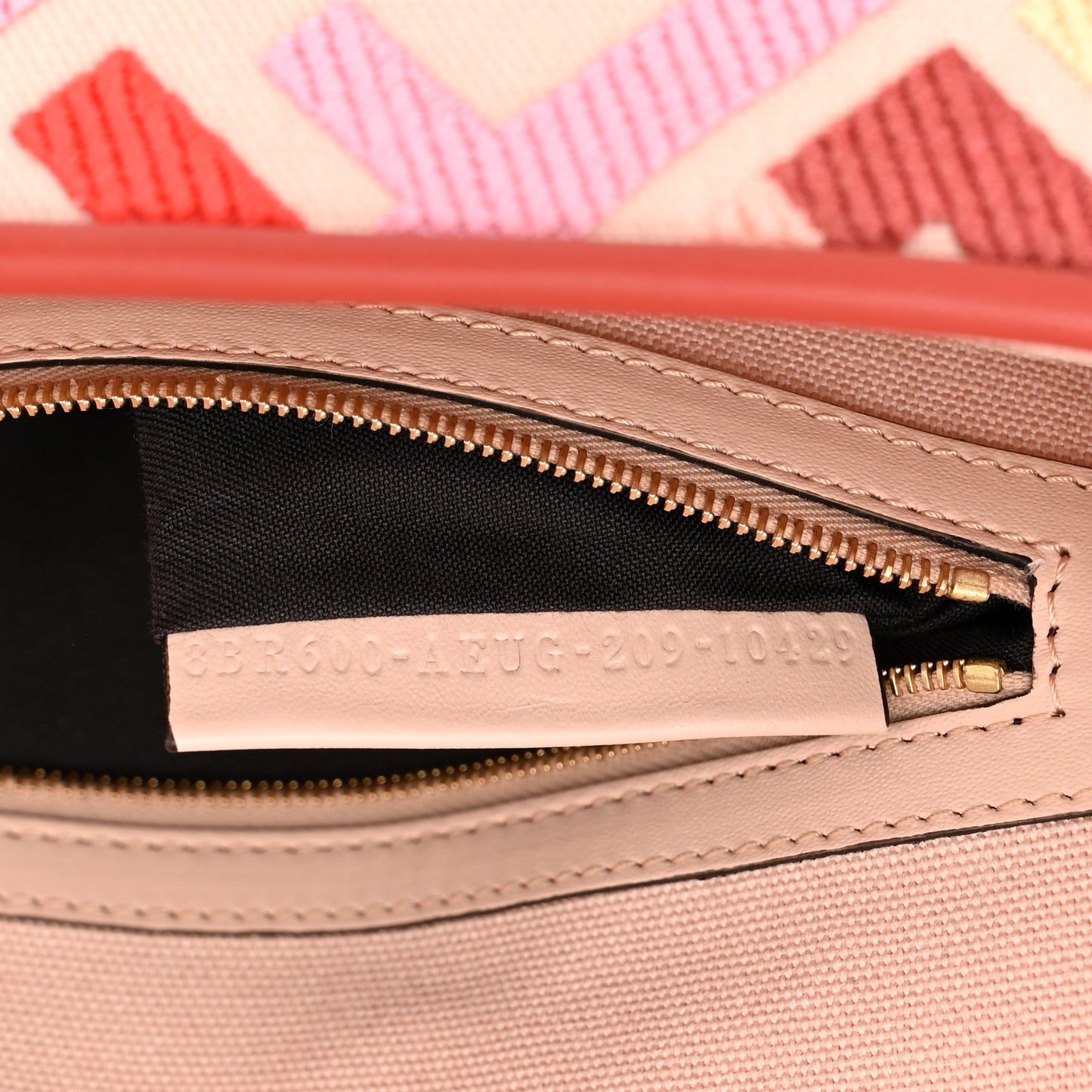 Canvas Vitello King FF Embroidered Baguette Rosa Quarzo Bloody Mary Multicolor