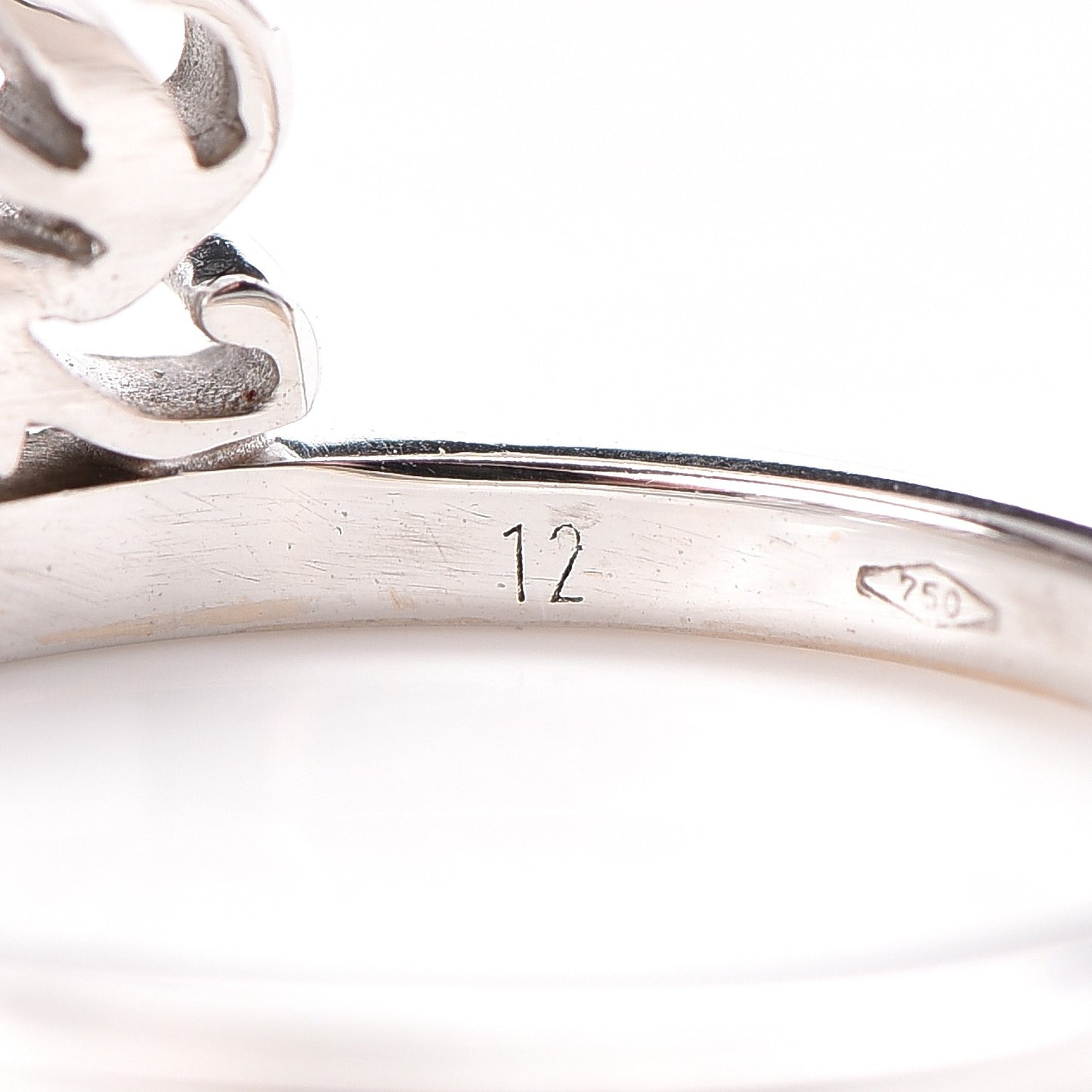 18k White Gold Diamond Icon Thin Band Ring 51 5.75