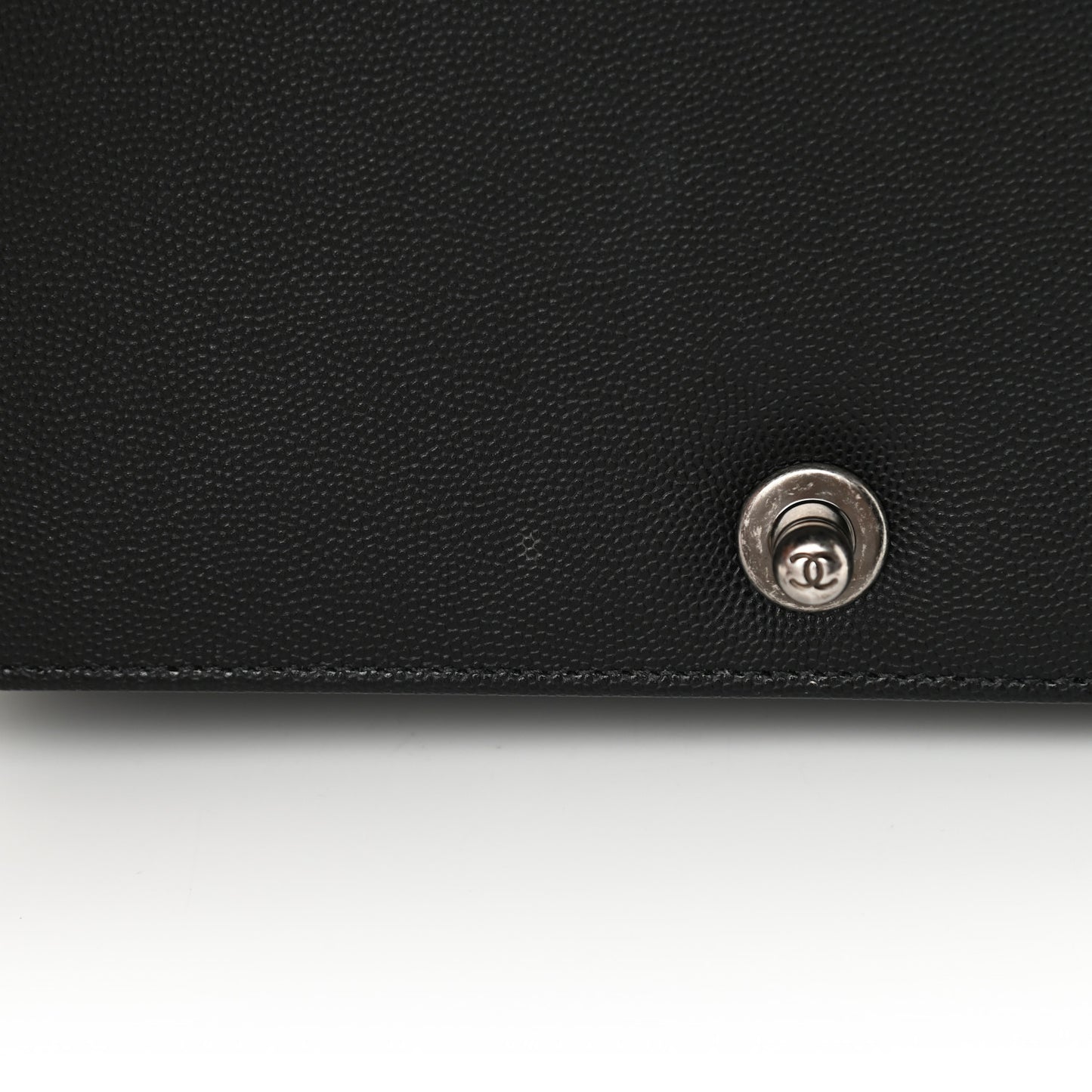 Caviar Quilted Medium Boy Flap Black