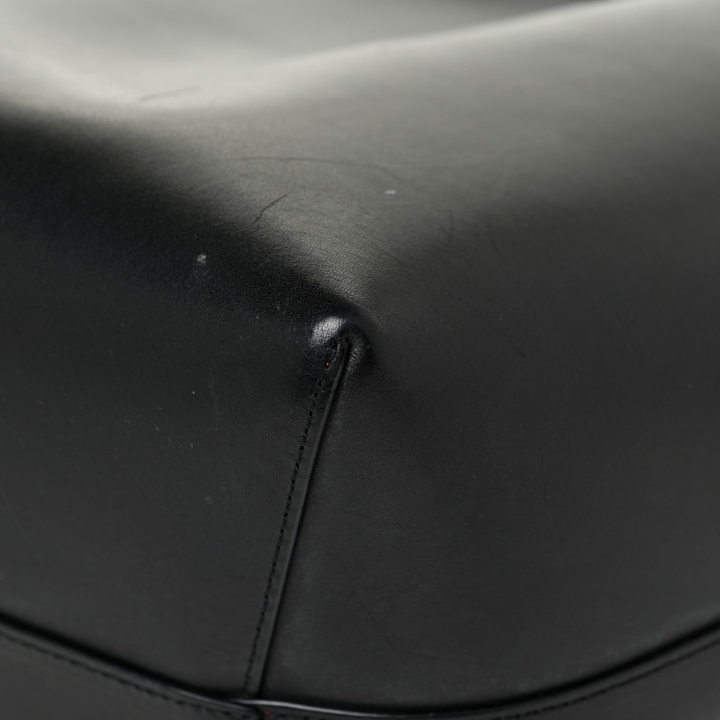 Vegetable Tanned Calfskin Bucket Bag Black Flamma