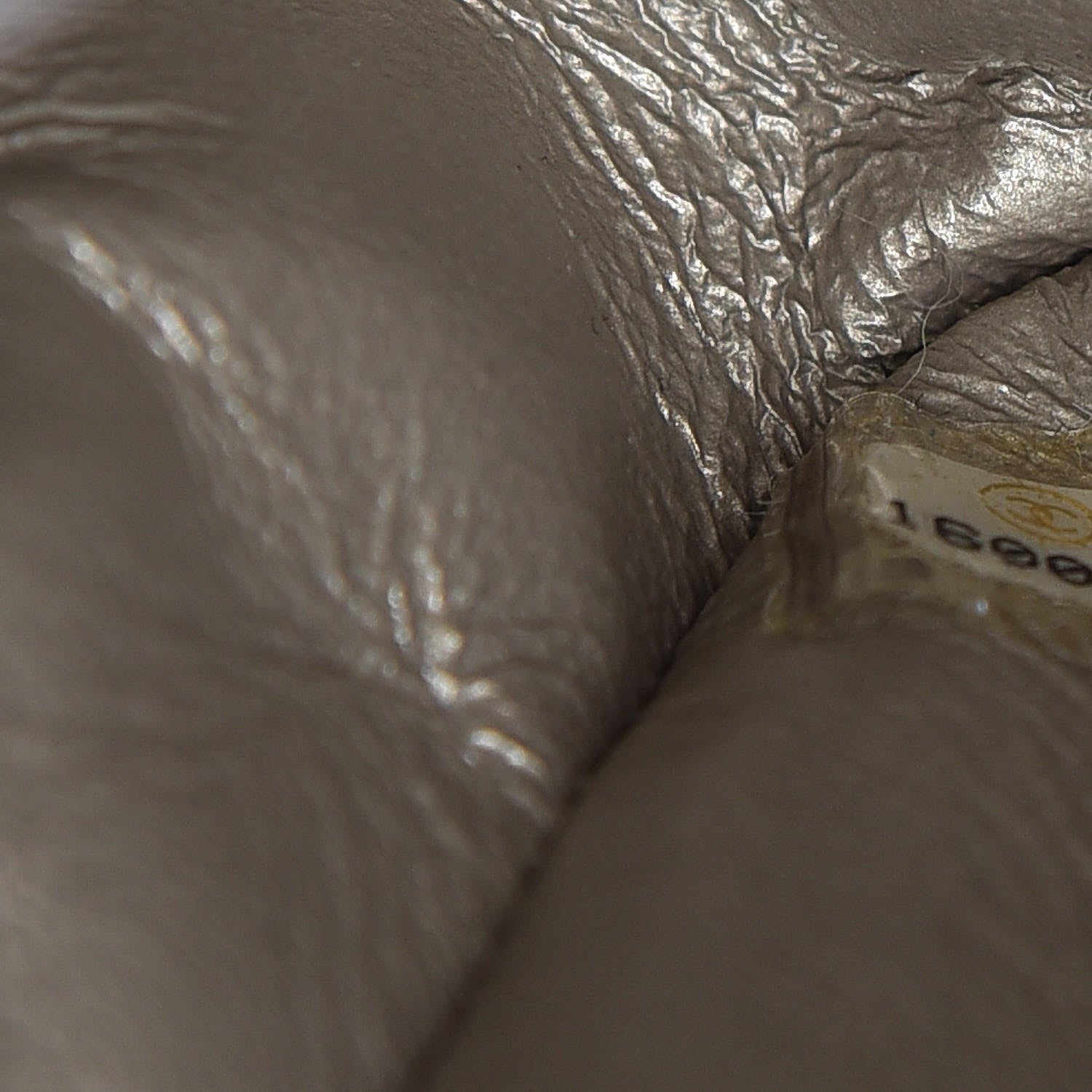Chanel Iridescent Calfskin Quilted Large Roll 2.55 Reissue Clutch Light Gold 7 of 10