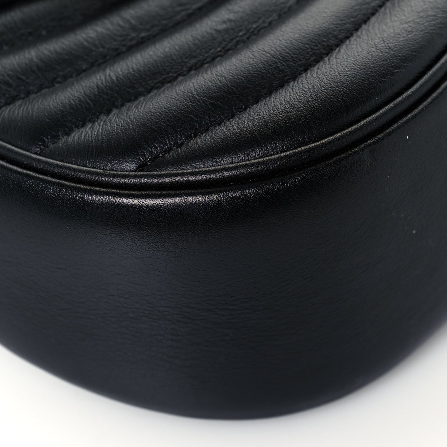 Calfskin New Wave Chain PM Black