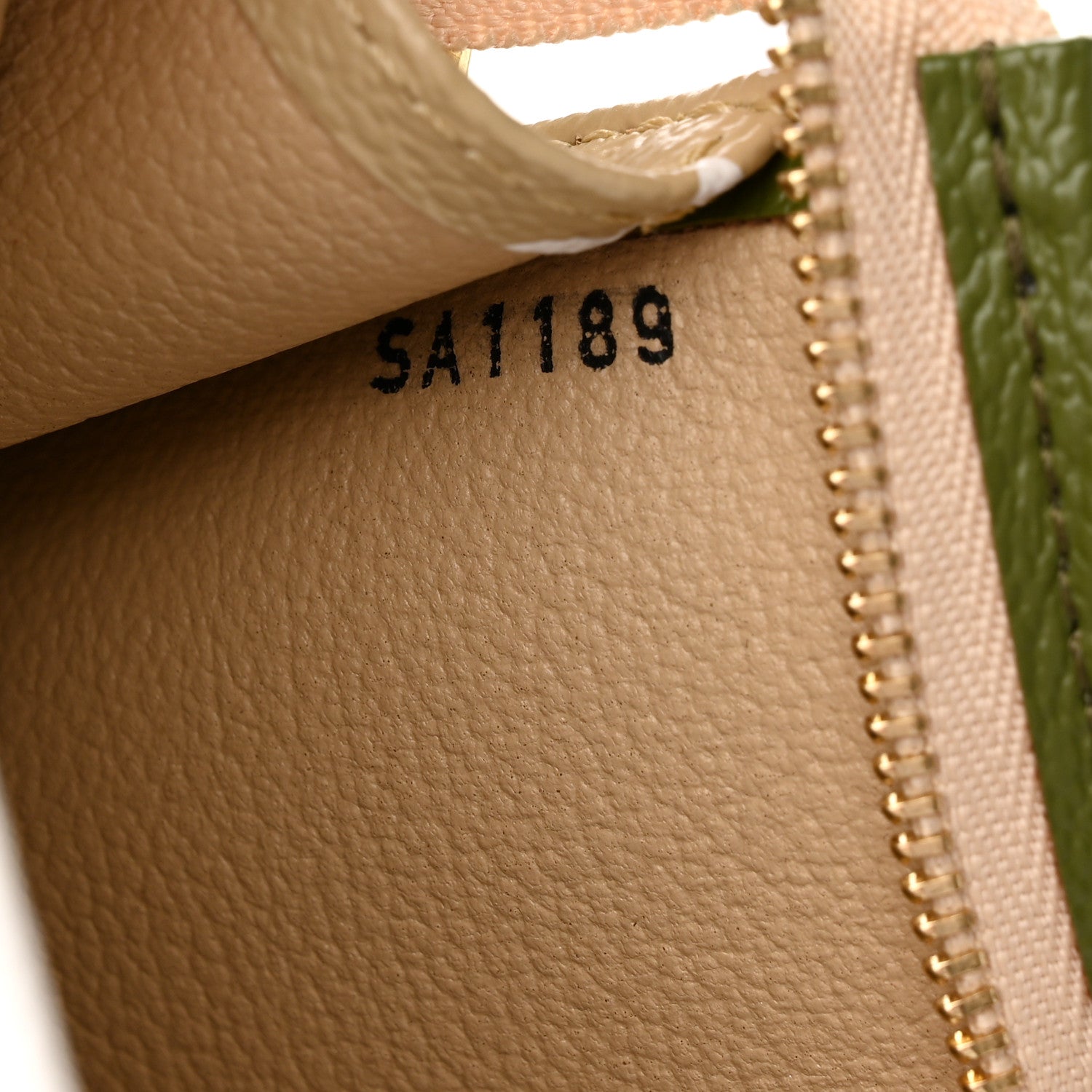 Louis Vuitton Monogram Giant Toiletry Pouch 26 Kaki 7 of 10